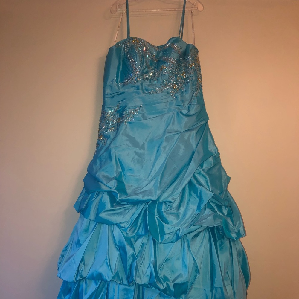 Beautiful blue evening gown size 22.